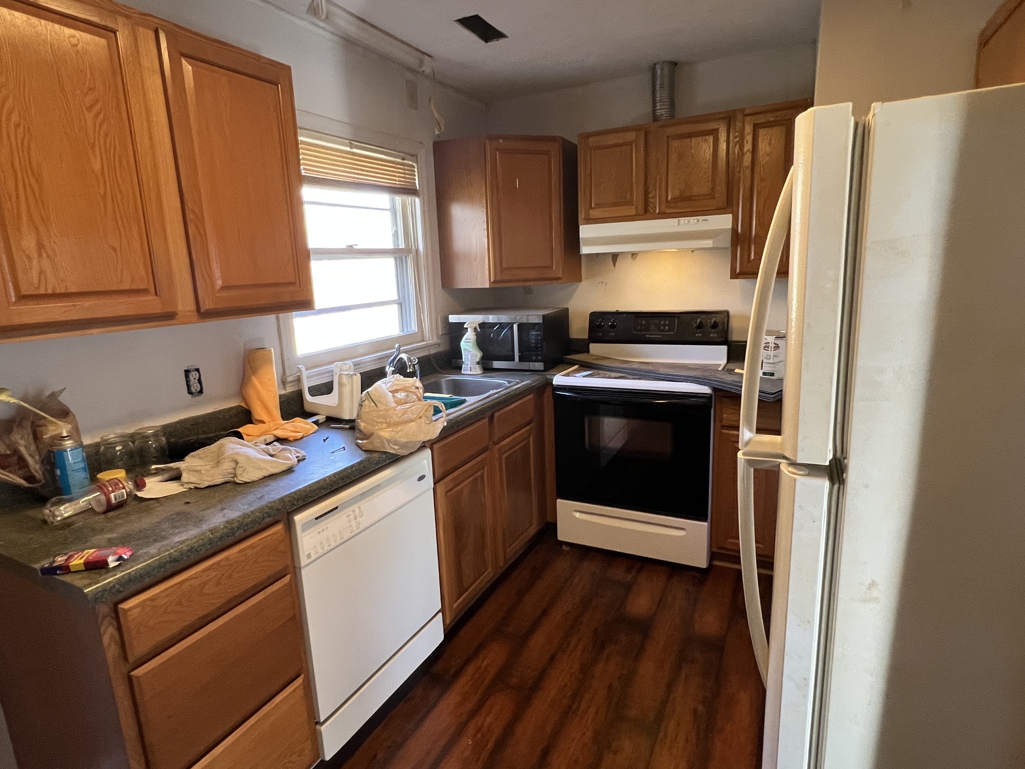 401 Hillcrest Road Manchester, TN 37355 - Photo 13 of 16 a kitchen with a sink stove and refrigerator