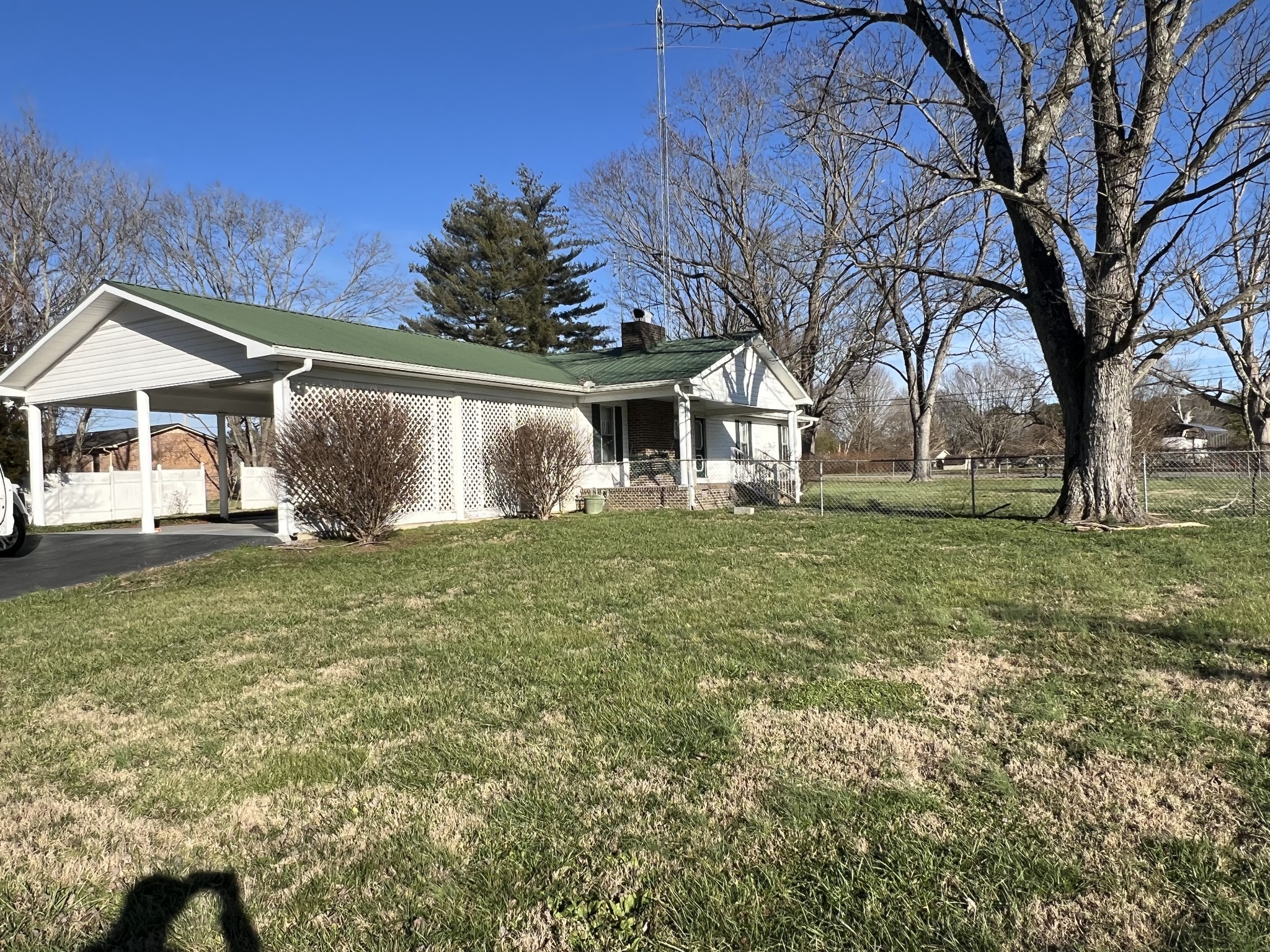 401 Hillcrest Road Manchester, TN 37355 - Photo 2 of 16 a front view of a house with garden