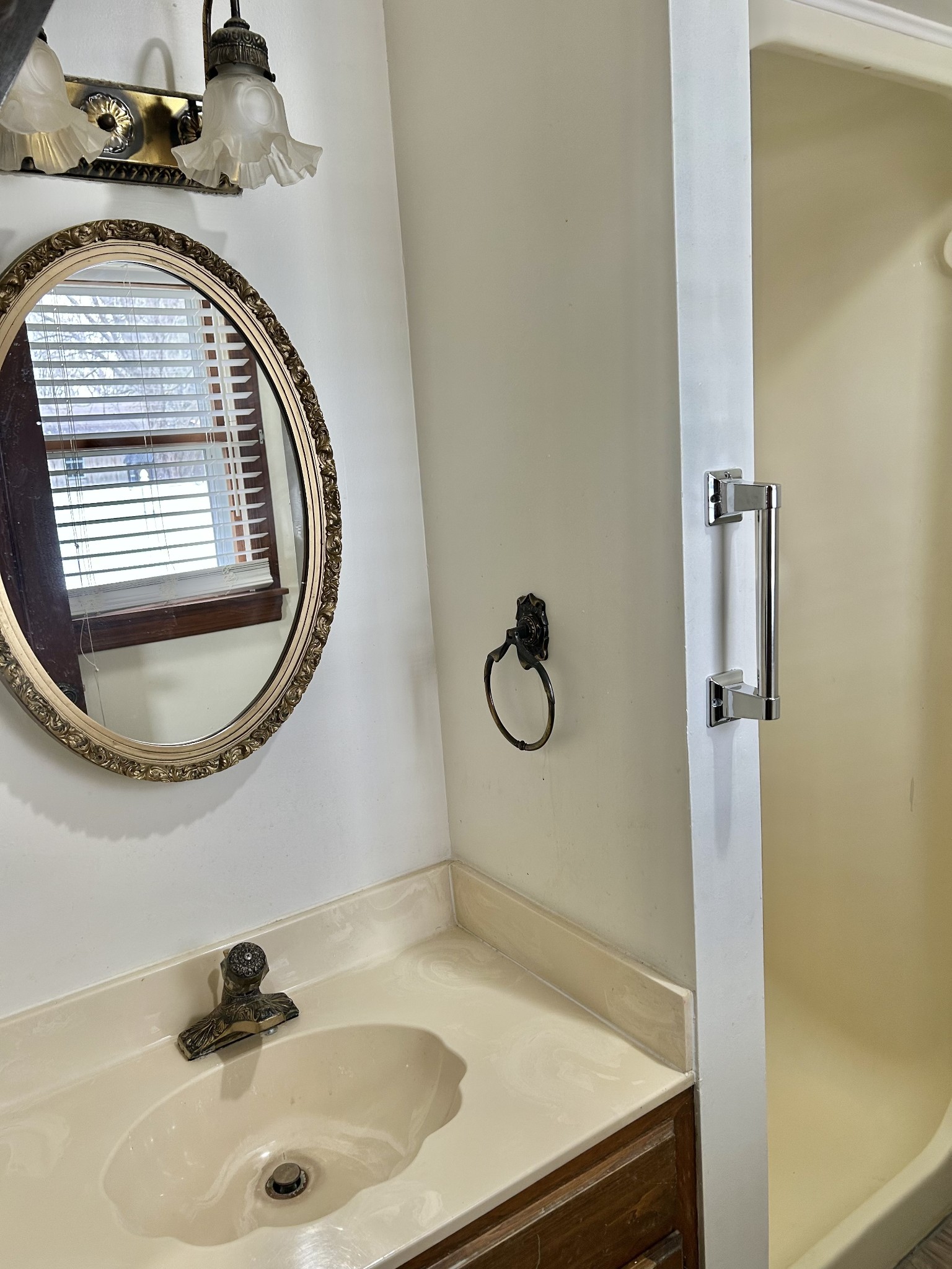 401 Hillcrest Road Manchester, TN 37355 - Photo 25 of 39 a bathroom with a sink and a mirror