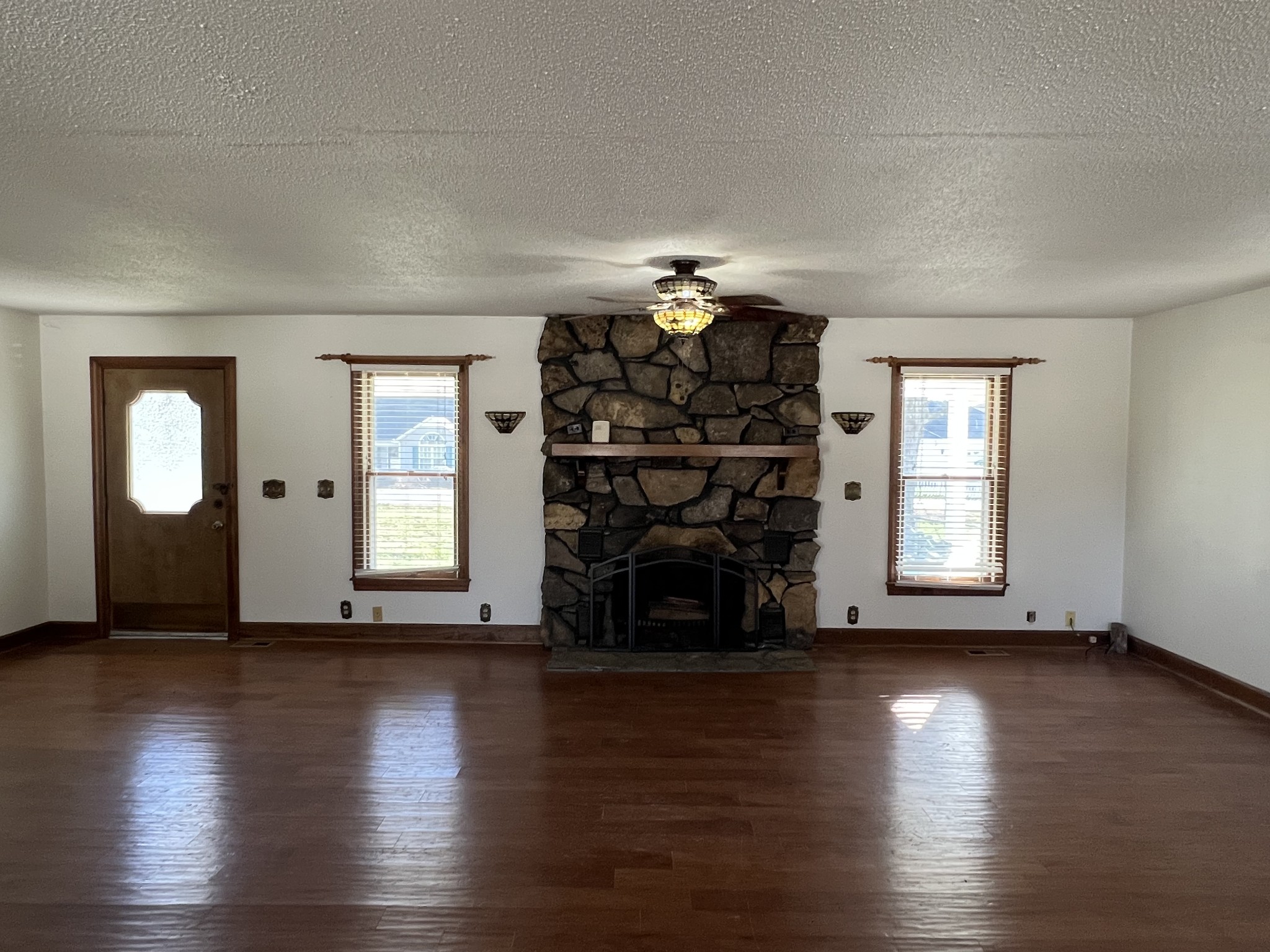 401 Hillcrest Road Manchester, TN 37355 - Photo 3 of 16 a view of a livingroom with wooden floor and a window