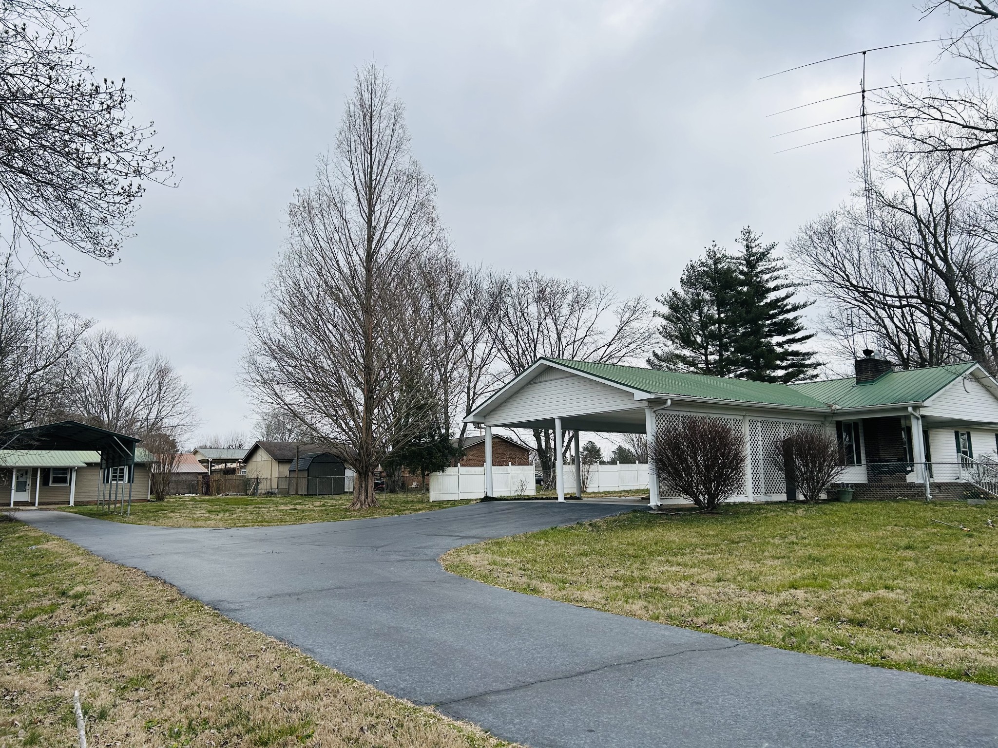 401 Hillcrest Road Manchester, TN 37355 - Photo 4 of 39