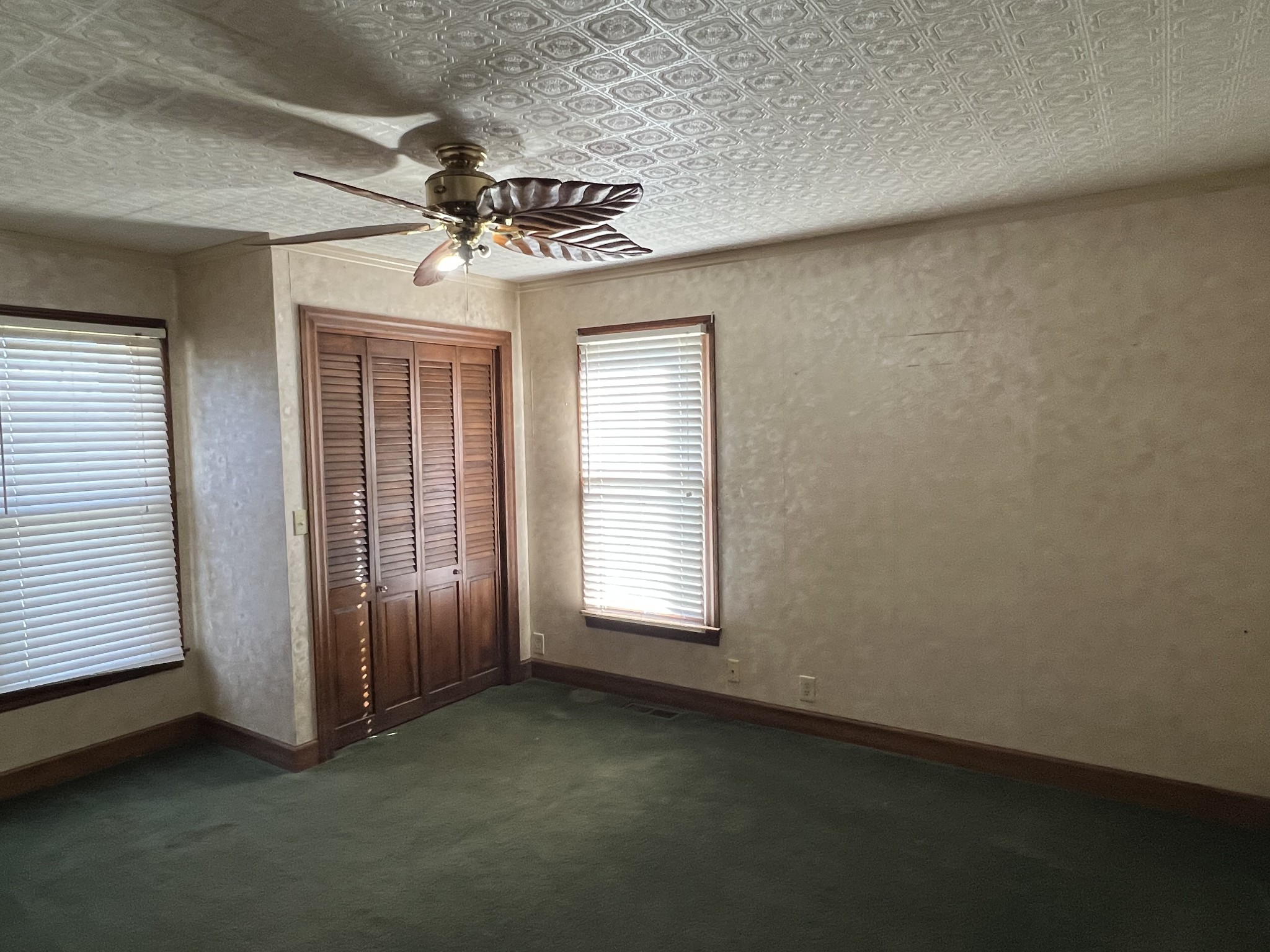 401 Hillcrest Road Manchester, TN 37355 - Photo 6 of 16 an empty room with windows and fan