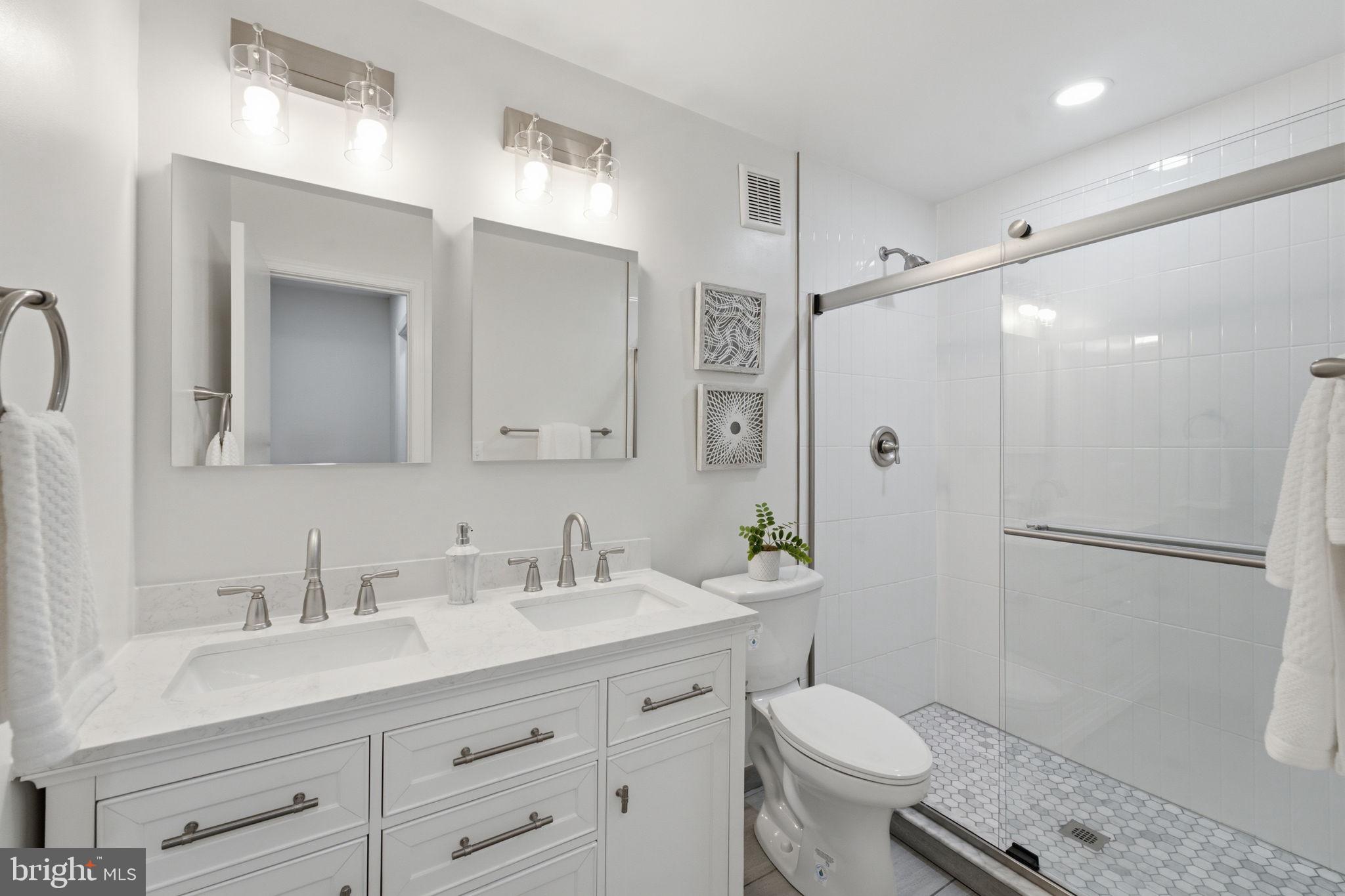 2238 Hunter's Run Drive Reston, VA 20191 - Photo 26 of 46 Primary ensuite bath
