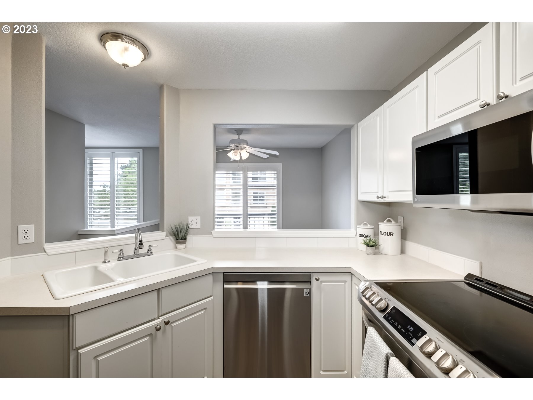 8265 Southwest Seneca Street Tualatin, OR 97062 - Photo 14 of 43 Kitchen