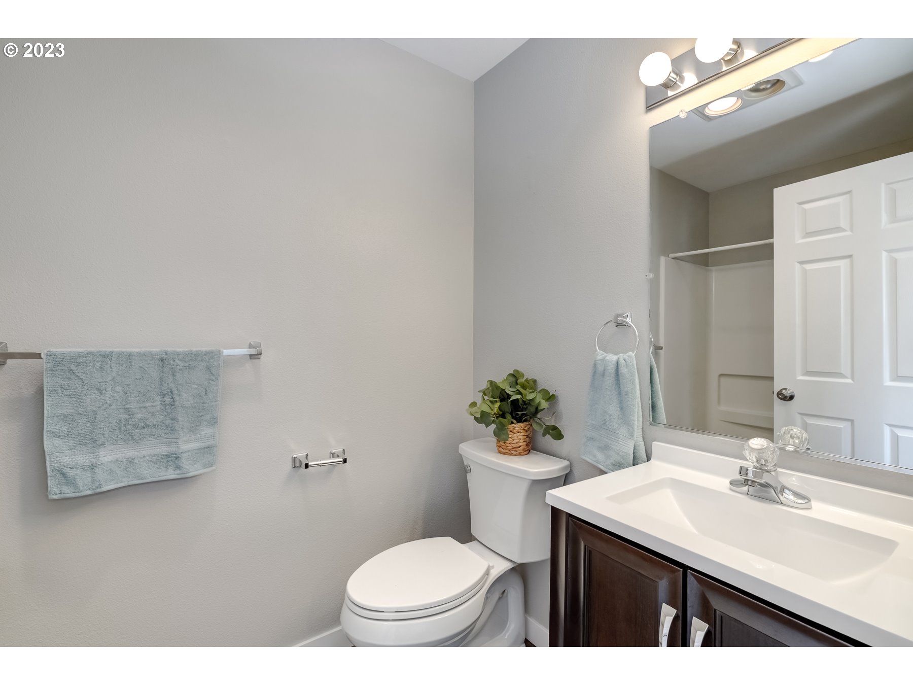 8265 Southwest Seneca Street Tualatin, OR 97062 - Photo 29 of 43 Attached Bathroom #2