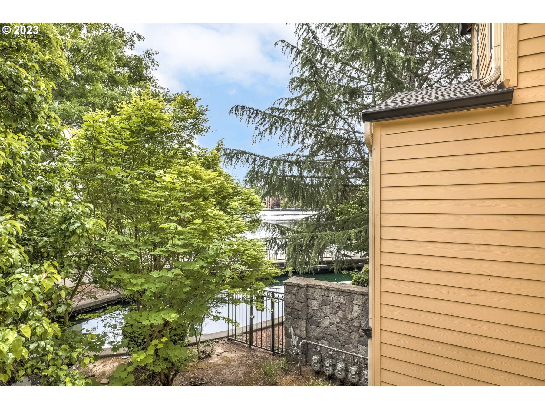 8265 Southwest Seneca Street Tualatin, OR 97062 - Photo 34 of 43 Balcony