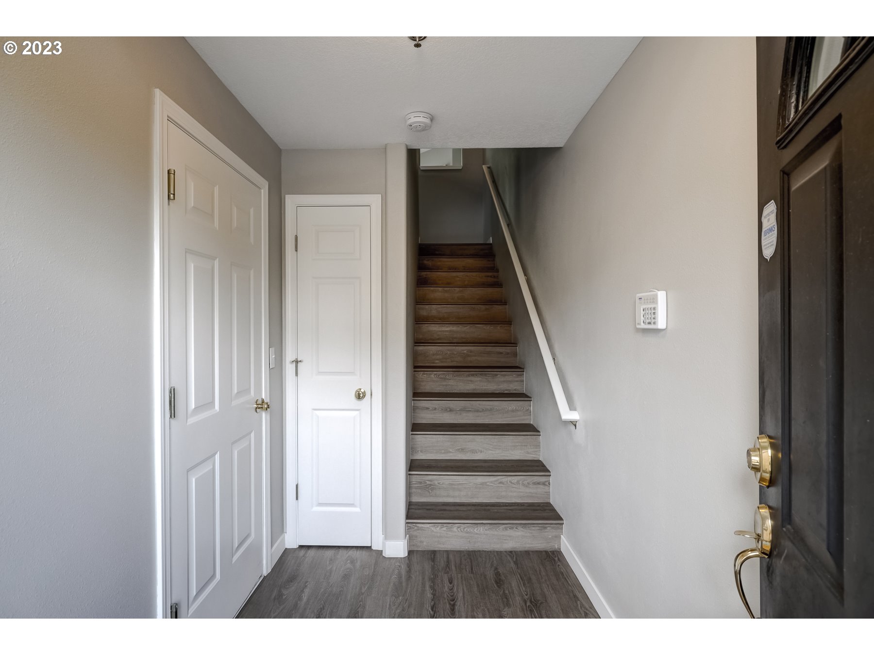 8265 Southwest Seneca Street Tualatin, OR 97062 - Photo 6 of 43 Entrance/Foyer