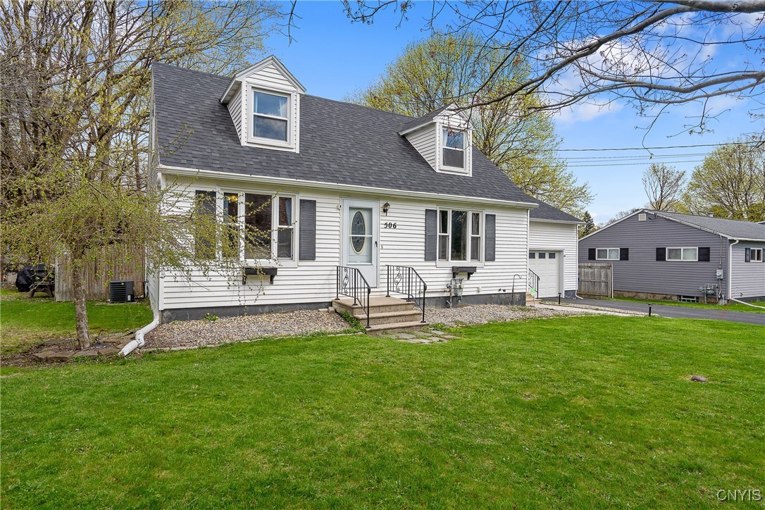 506 Richards Road Camillus, NY 13031 - Photo 2 of 37