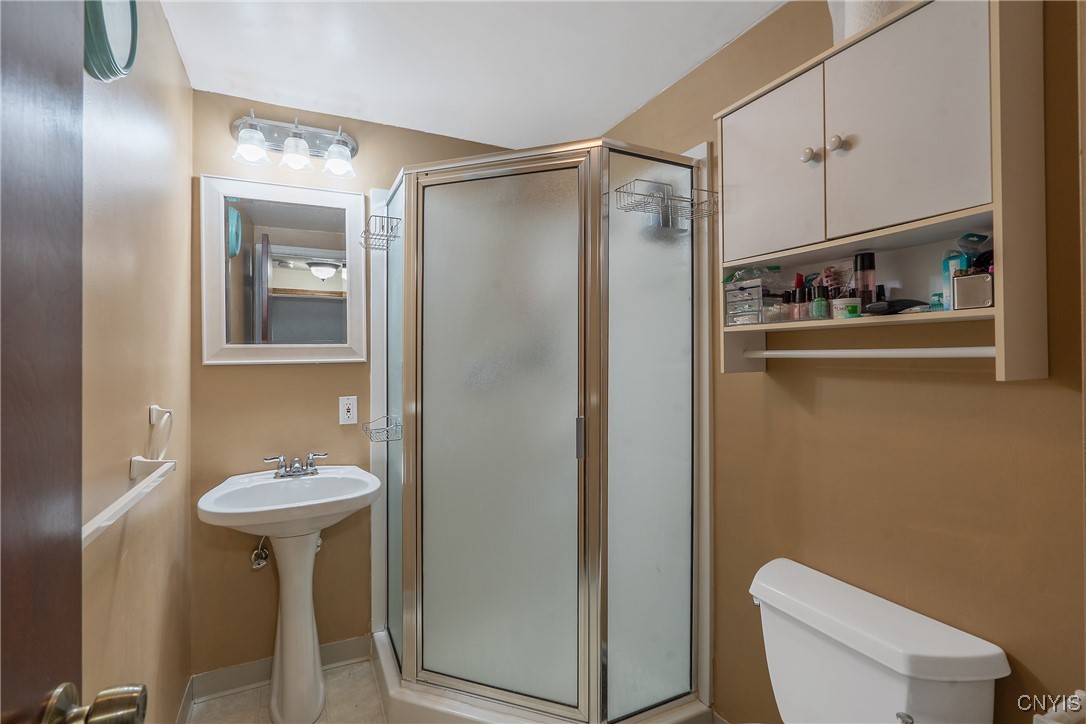 506 Richards Road Camillus, NY 13031 - Photo 27 of 37 Full bathroom on 2nd floor