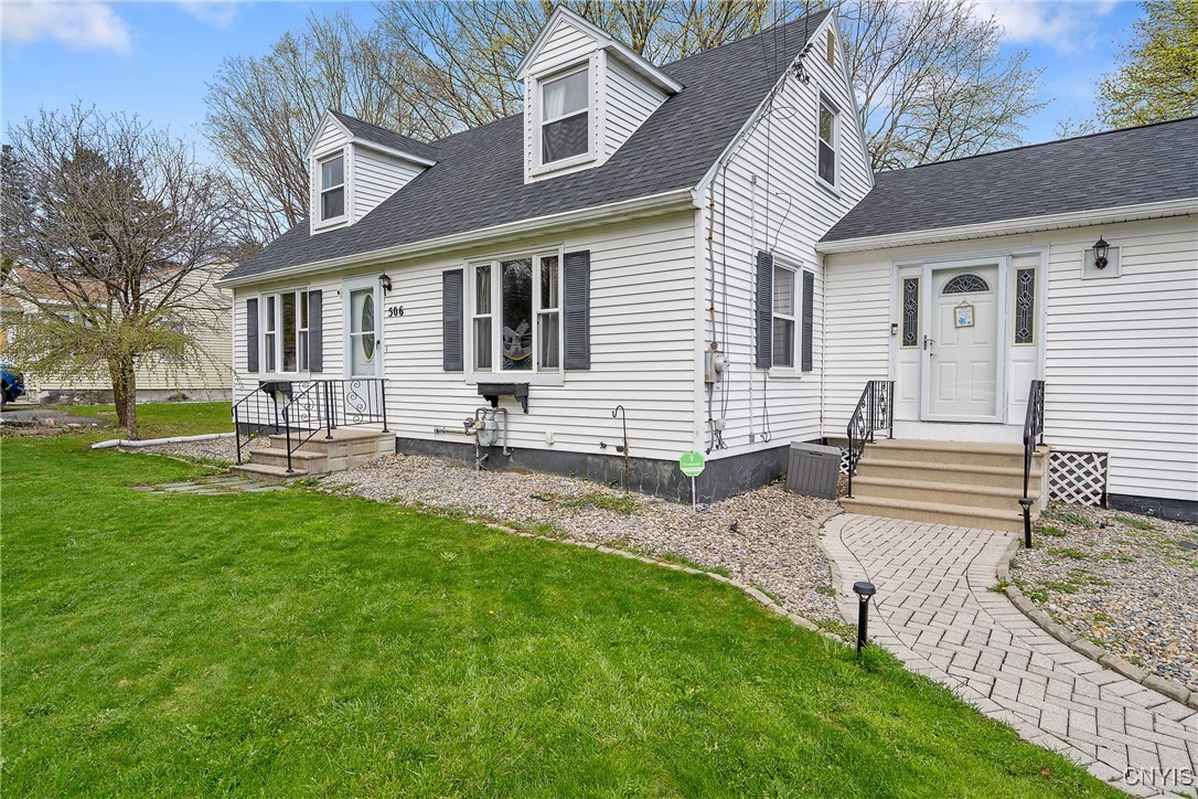 506 Richards Road Camillus, NY 13031 - Photo 3 of 37 The first entry brings you to the mud room and fam