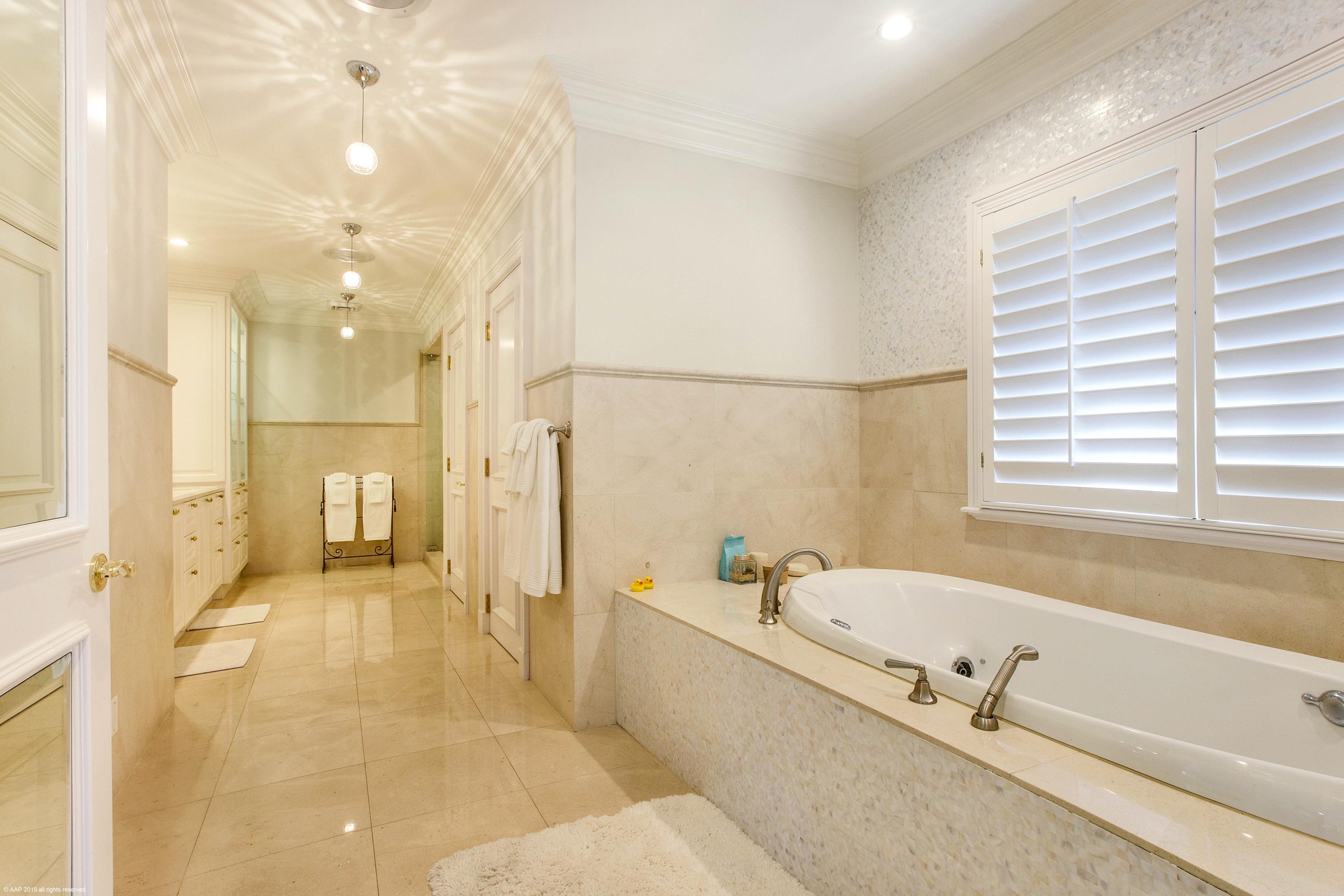 539 Middle Road Gulf Stream, FL 33483 - Photo 20 of 27 #19 Master Bathroom