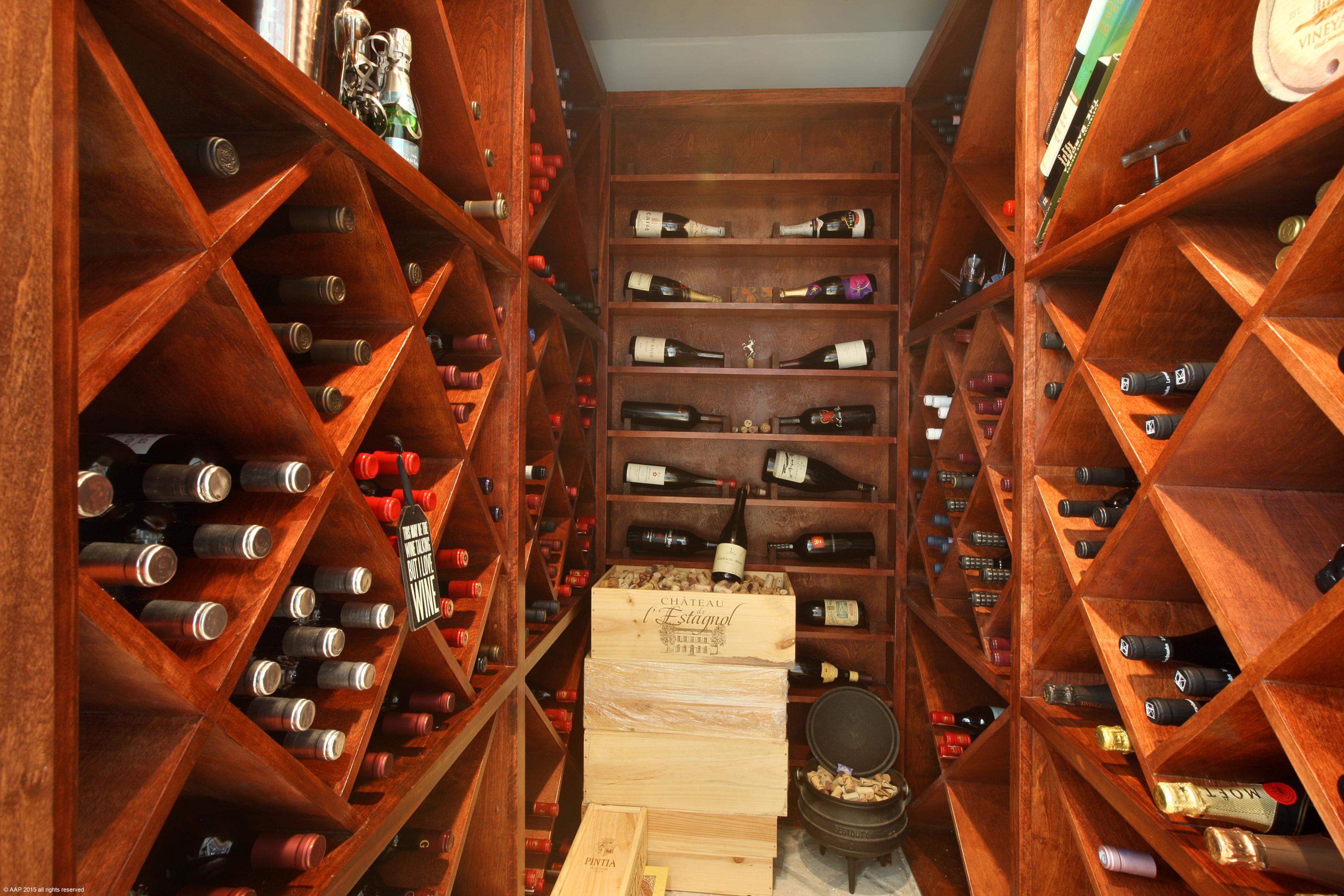 539 Middle Road Gulf Stream, FL 33483 - Photo 10 of 27 #9 Wine Racks