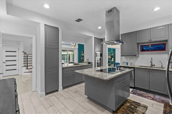 a view of entryway and hall