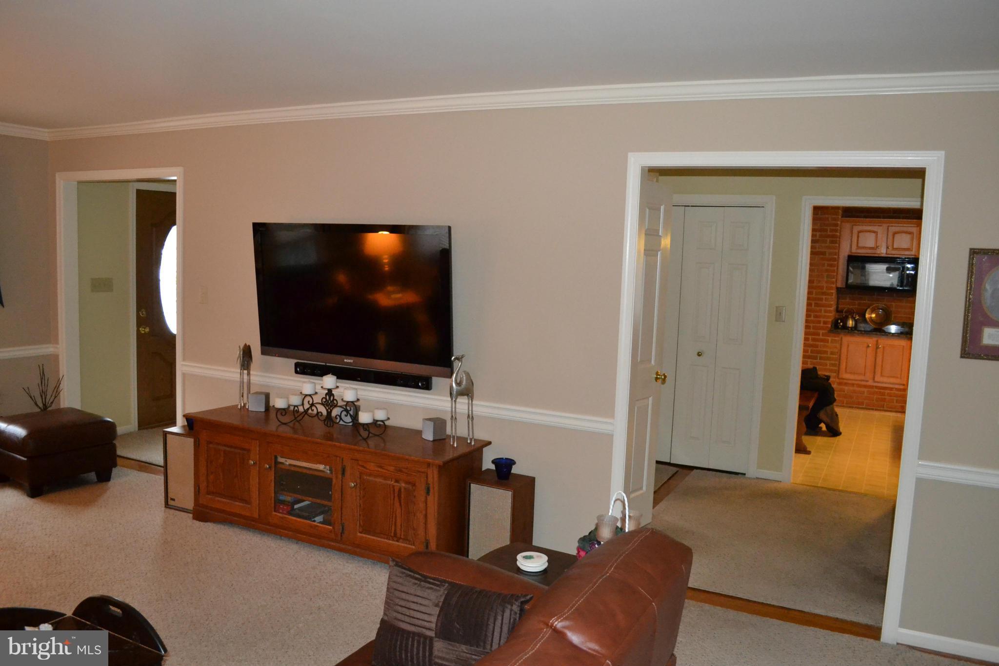 8412 Stonehouse Road Frederick, MD 21702 - Photo 10 of 30 Living Room
