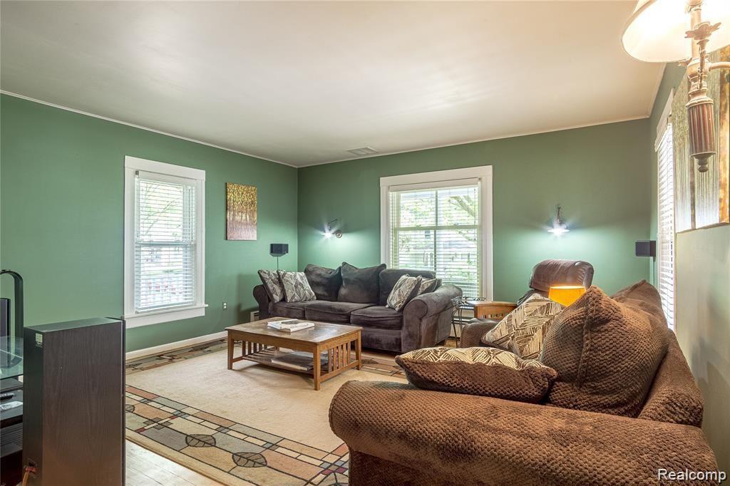 129 Griggs Street Rochester, MI 48307 - Photo 9 of 47