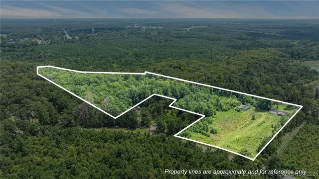 a view of a tennis court