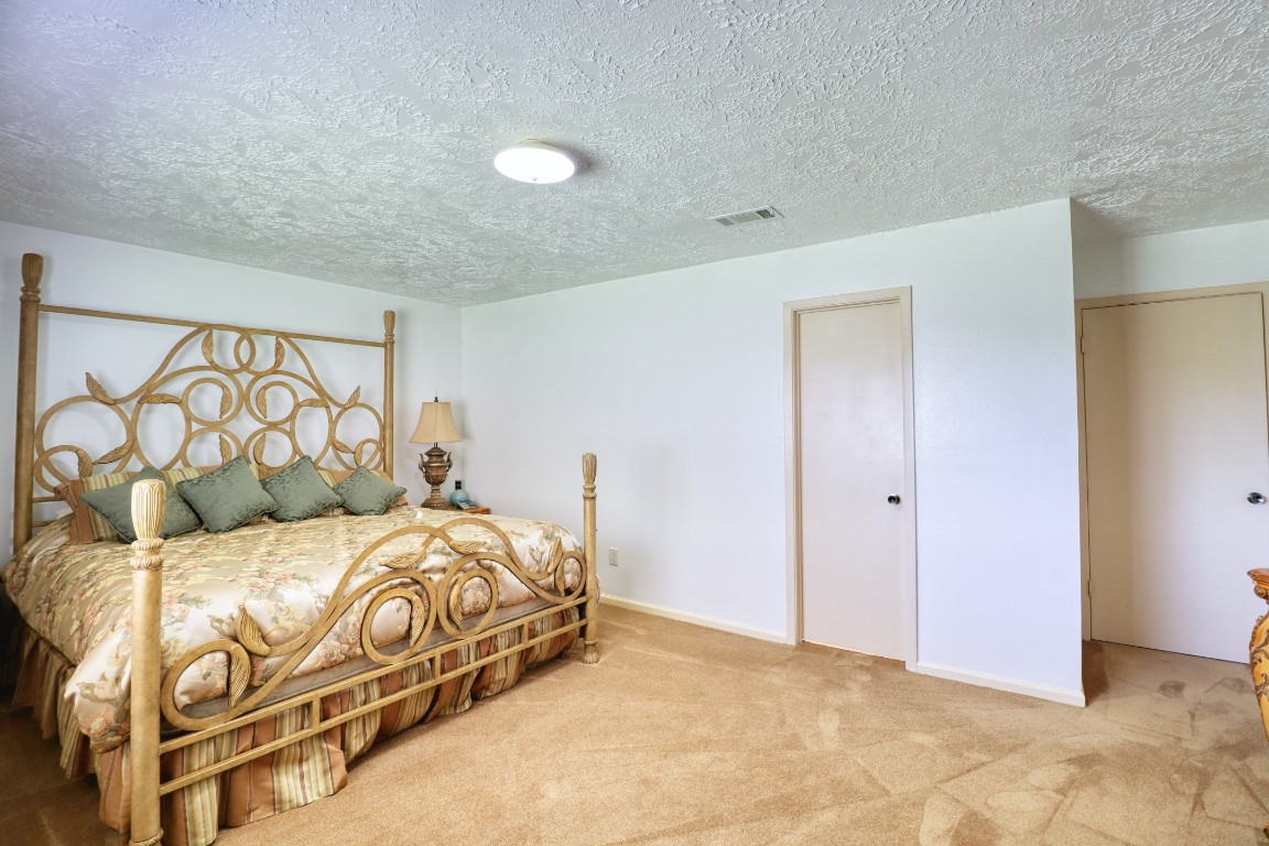 3446 Cheaney Drive Houston, TX 77066 - Photo 26 of 49 a bedroom with a bed and a painting on the wall