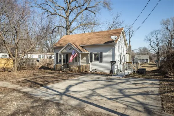 $149,000 | 300 East Florence Street, Windsor, MO 65360