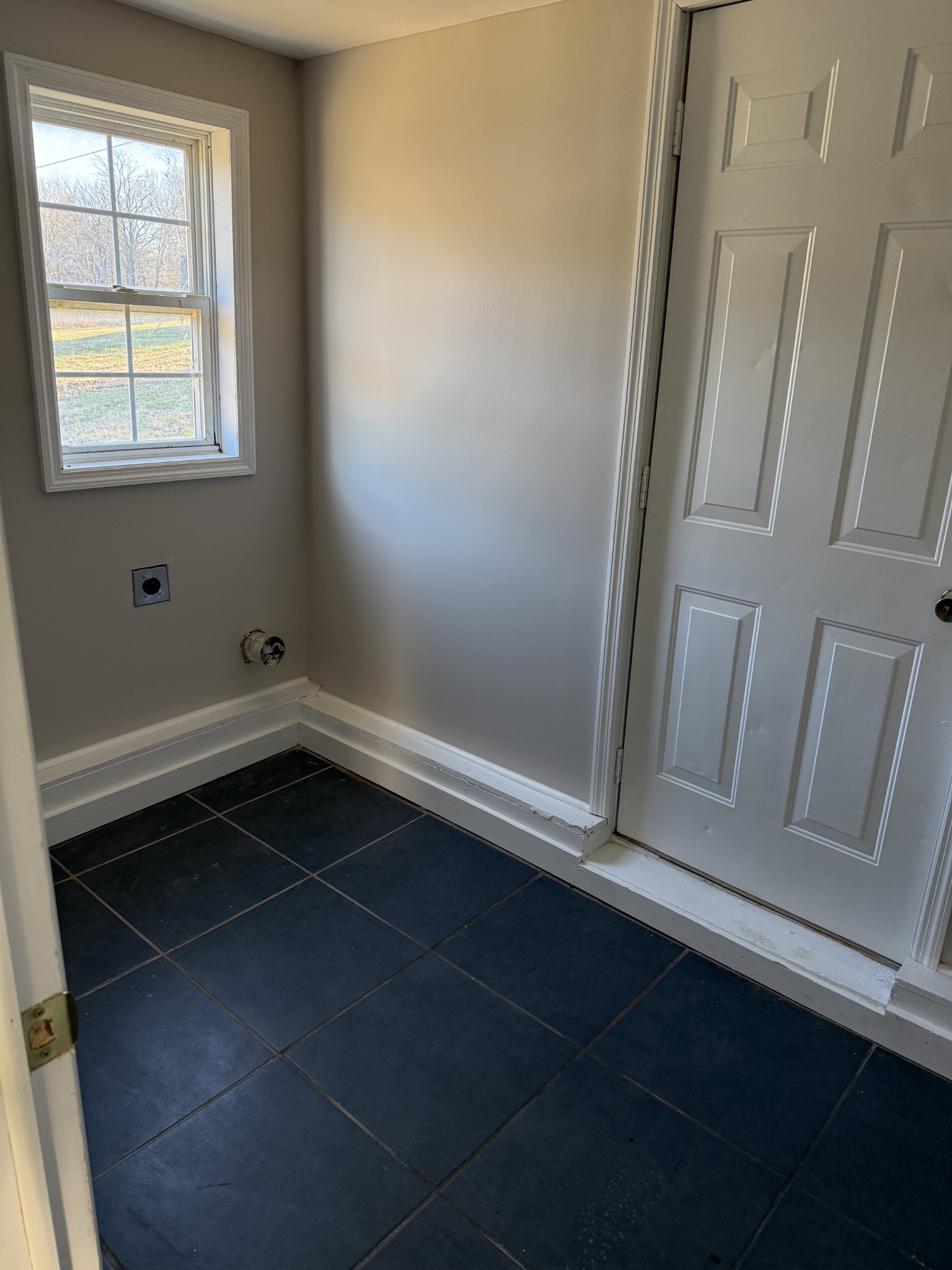 98 Ballenger Road Carthage, TN 37030 - Photo 15 of 23 an empty room with a window