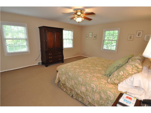 1587 Cardiff Road Columbus, OH 43221 - Photo 22 of 25