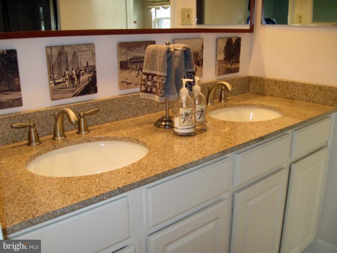 118 Witherspoon Road Baltimore, MD 21212 - Photo 1 of 30 Shared bath for 2 of 4 upper level bedrooms