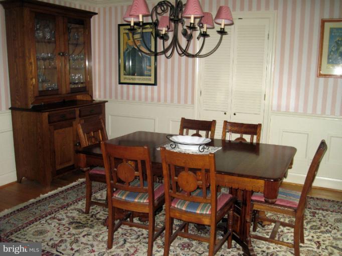 118 Witherspoon Road Baltimore, MD 21212 - Photo 2 of 30 Dining room with southern exposure