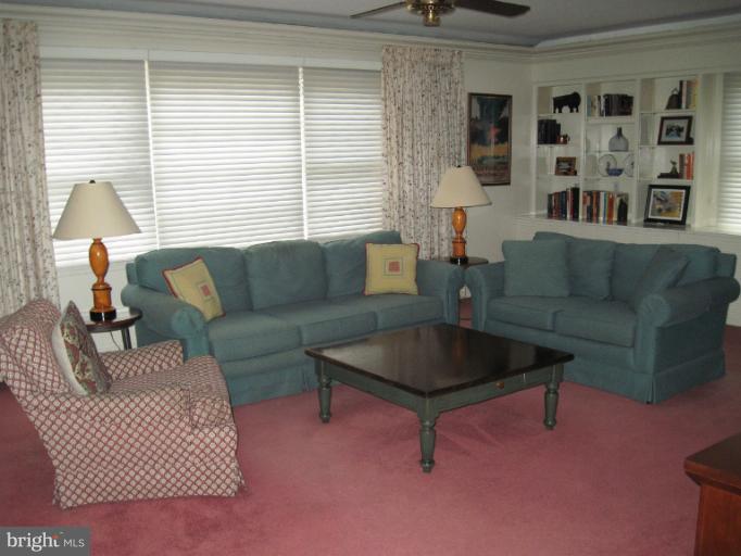118 Witherspoon Road Baltimore, MD 21212 - Photo 16 of 30 Family Room w/ built-in bookcases, closets
