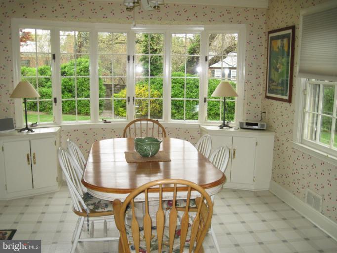 118 Witherspoon Road Baltimore, MD 21212 - Photo 21 of 30 Kitchen breakfast room area