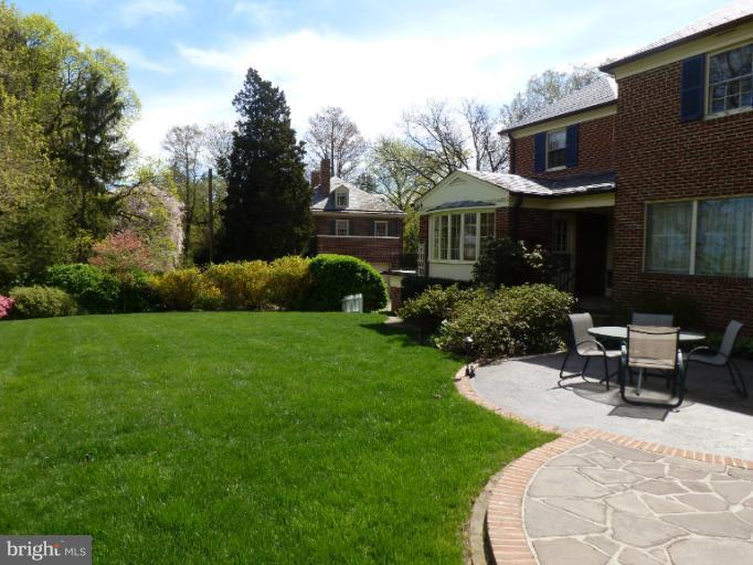 118 Witherspoon Road Baltimore, MD 21212 - Photo 23 of 30 Gracious patios and expansive lawn & landscaping