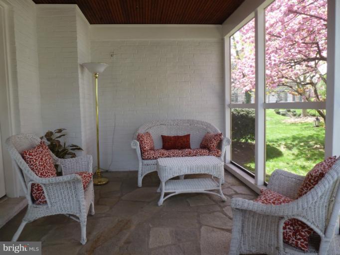 118 Witherspoon Road Baltimore, MD 21212 - Photo 4 of 30 Screened porch off study/master option