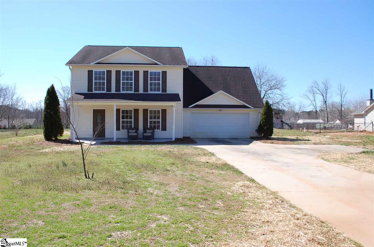 390 Gibbs Road Wellford, SC 29385 - Photo 2 of 31 Gallery Image 2
