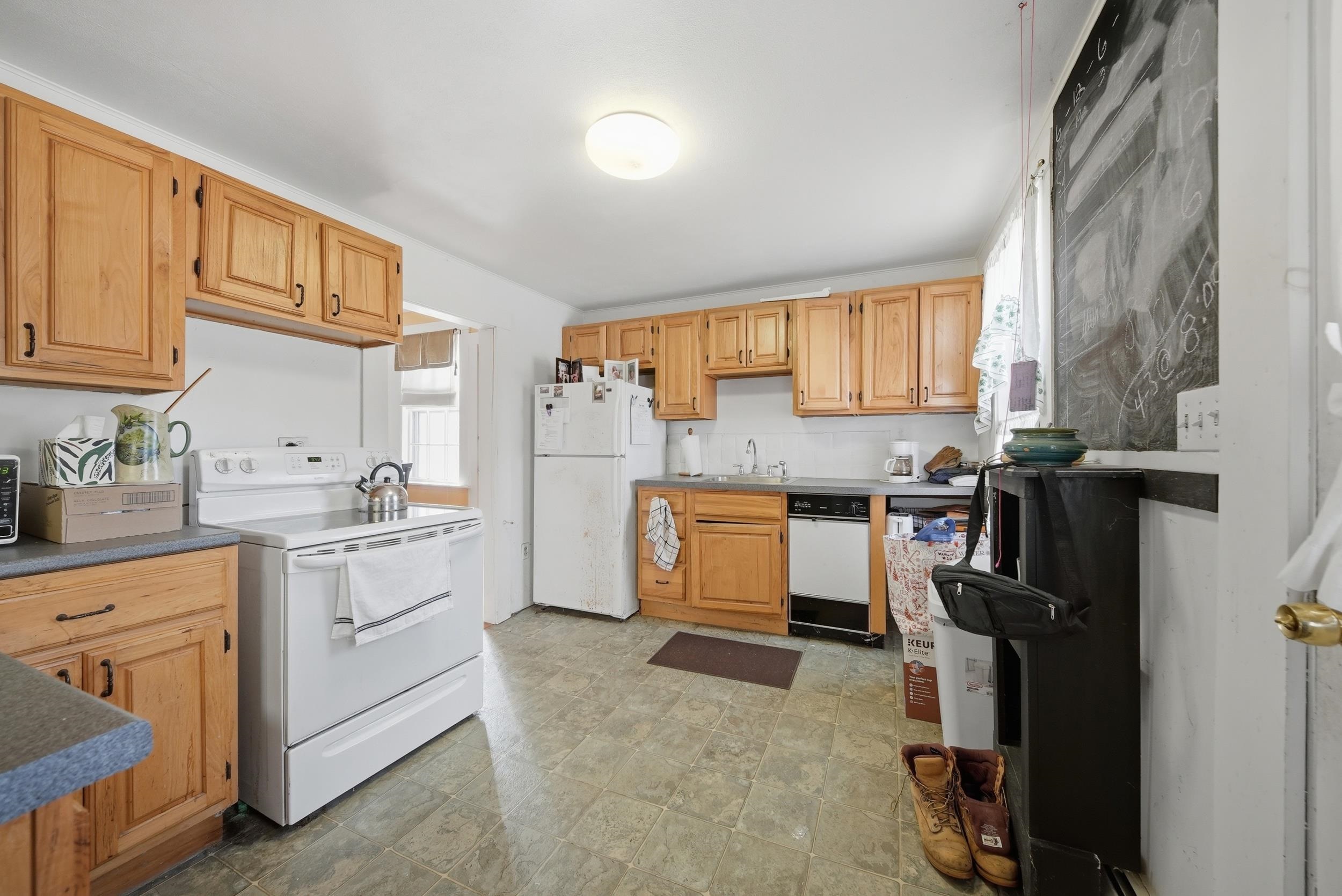 4 Kilrea Road Derry, NH 03038 - Photo 19 of 37