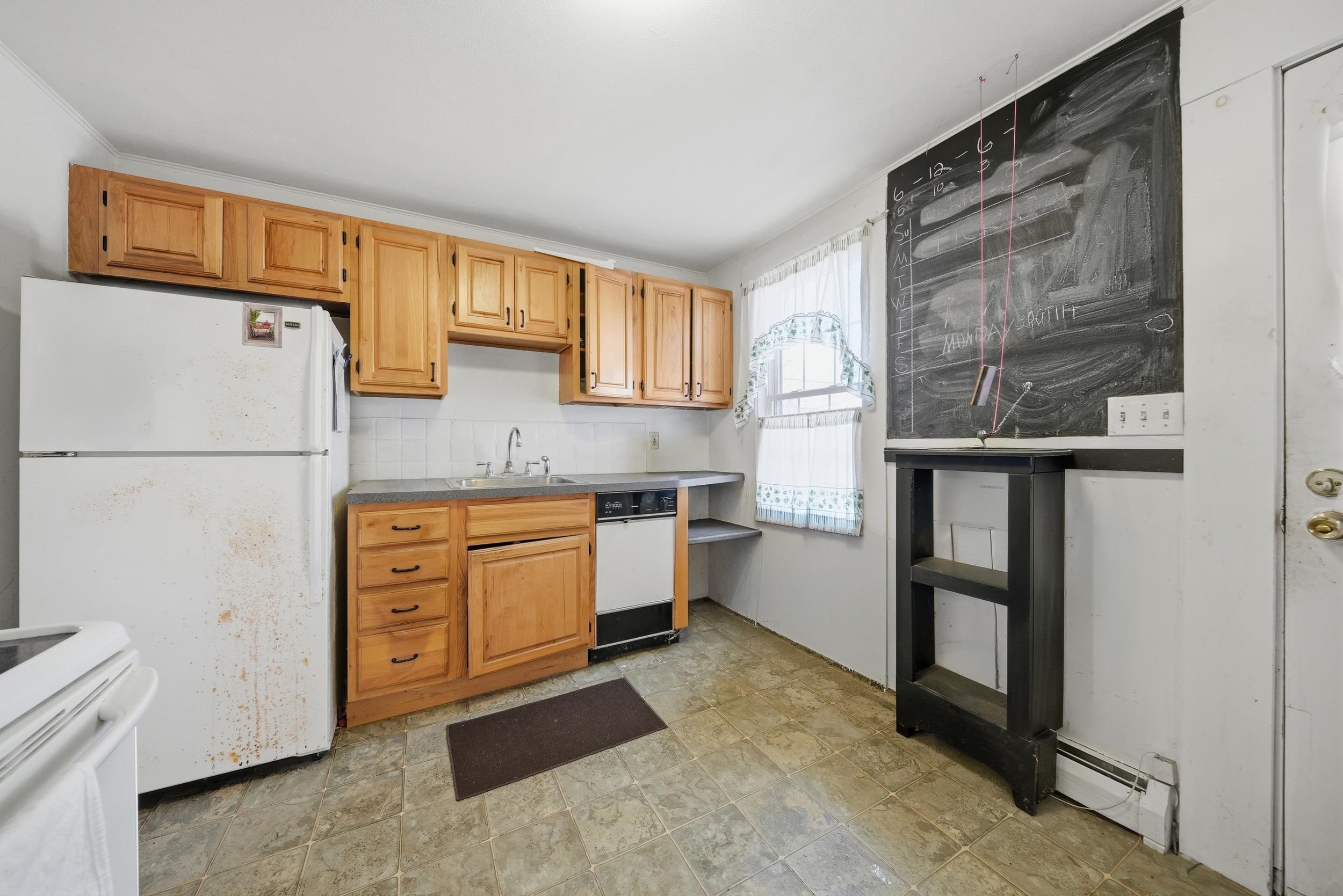 4 Kilrea Road Derry, NH 03038 - Photo 8 of 37