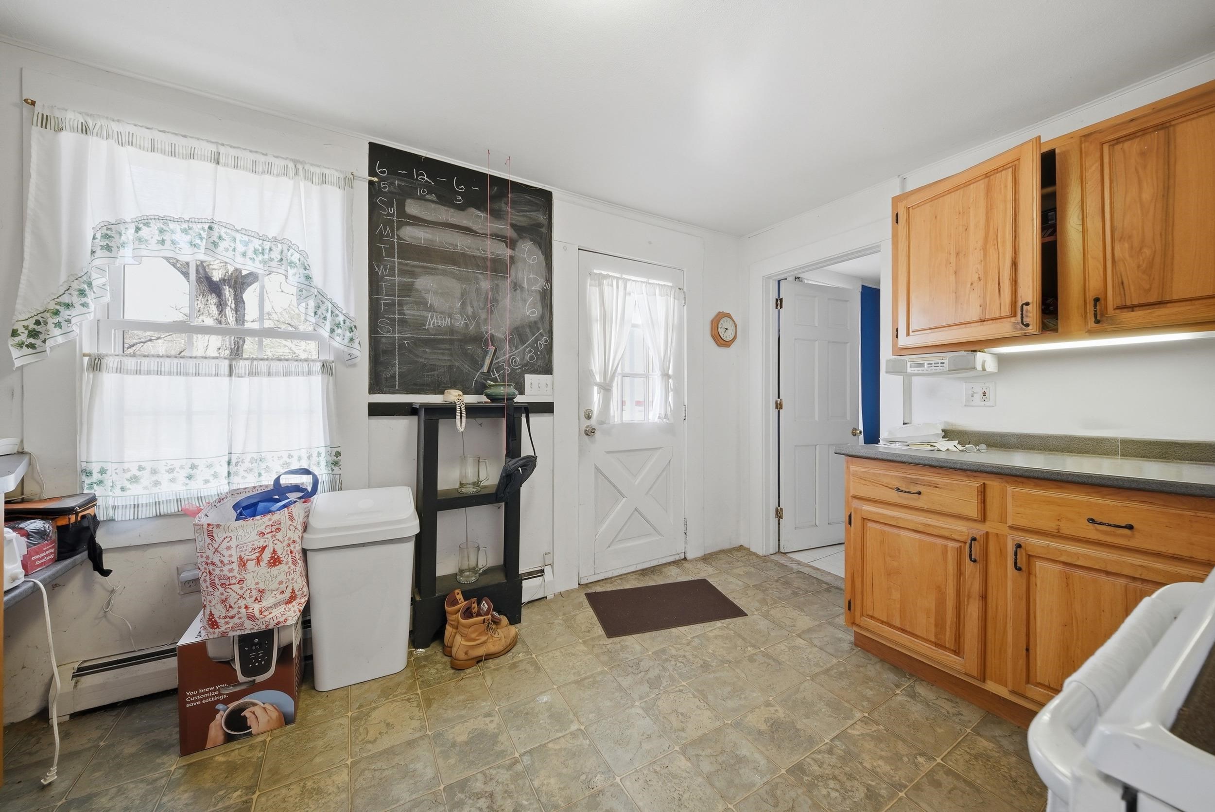 4 Kilrea Road Derry, NH 03038 - Photo 9 of 37