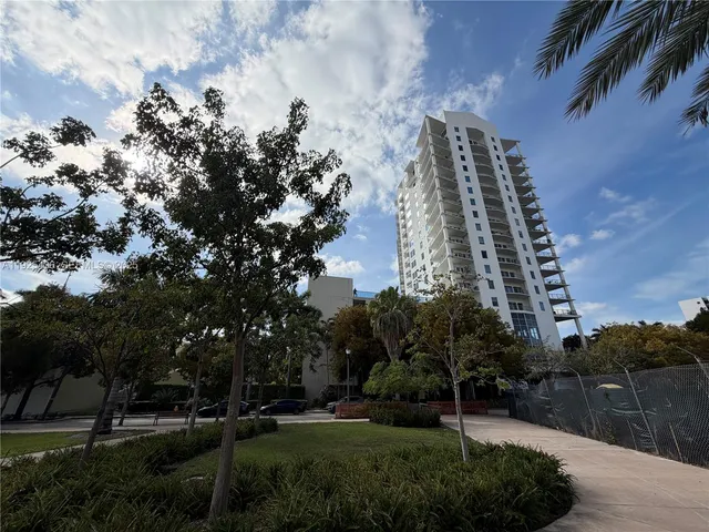 $3,300 | 10 Southwest South River Drive, Unit 1806, Miami, FL 33130