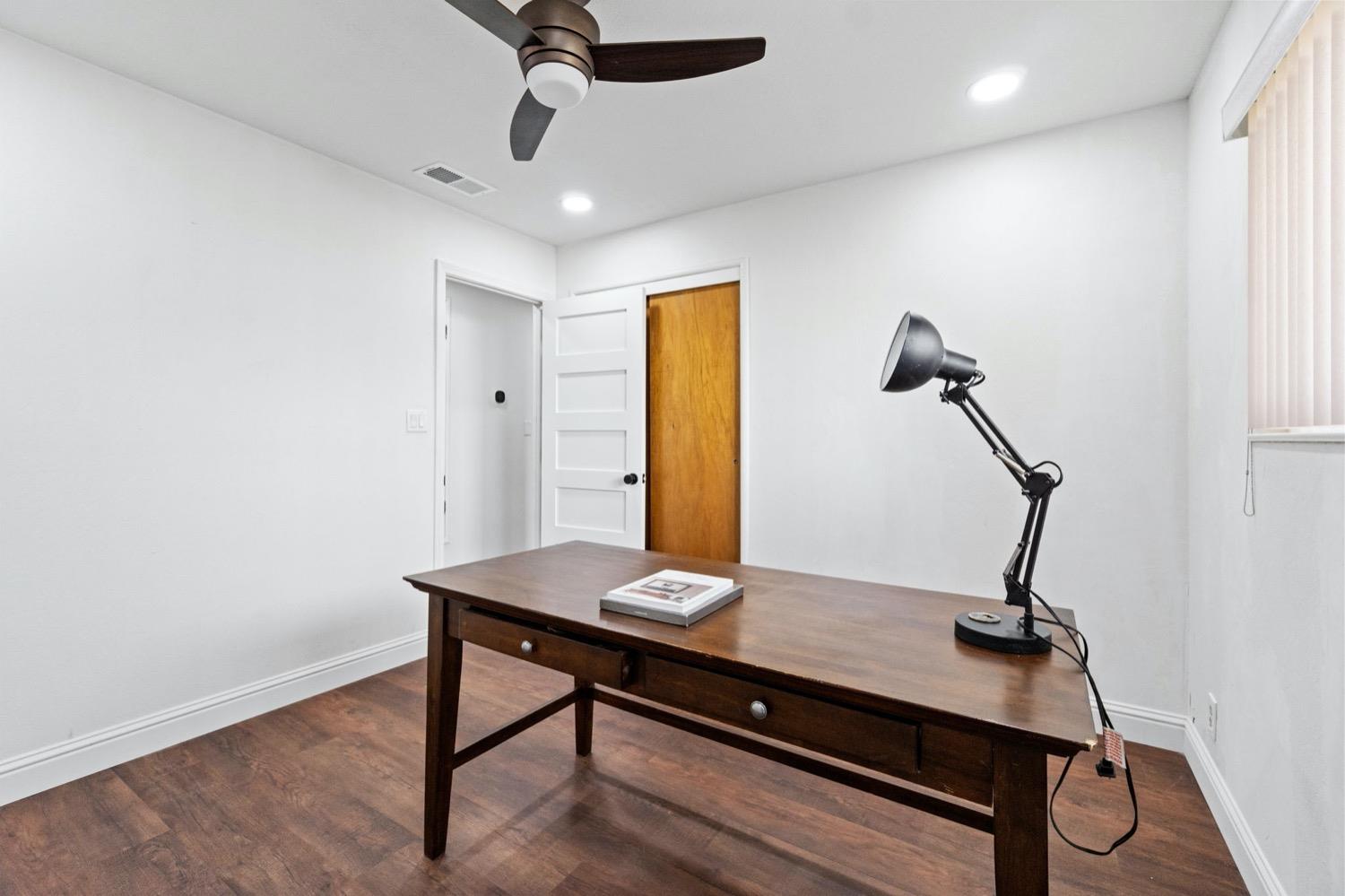 5654 North 7th Street Fresno, CA 93710 - Photo 28 of 38 a view of workspace with gym equipment