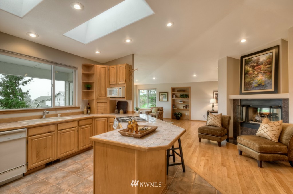733 Edmonds Street Edmonds, WA 98020 - Photo 3 of 15