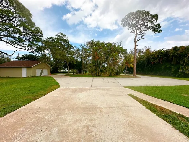 a view of outdoor space yard and green space