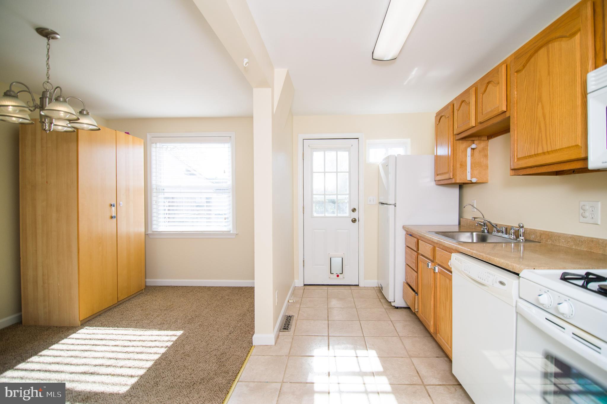 7455 Durwood Road Baltimore, MD 21222 - Photo 14 of 33 Kitchen and Dining