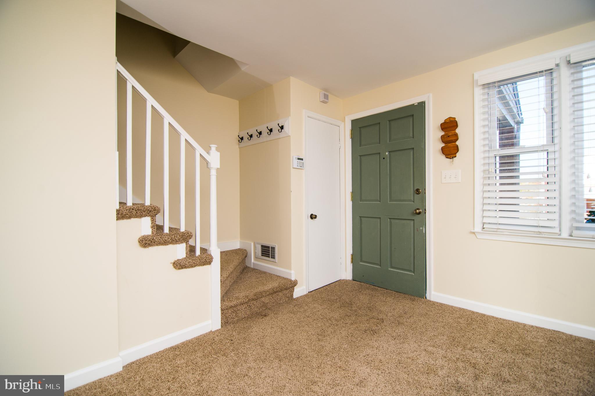 7455 Durwood Road Baltimore, MD 21222 - Photo 6 of 33 Living Room