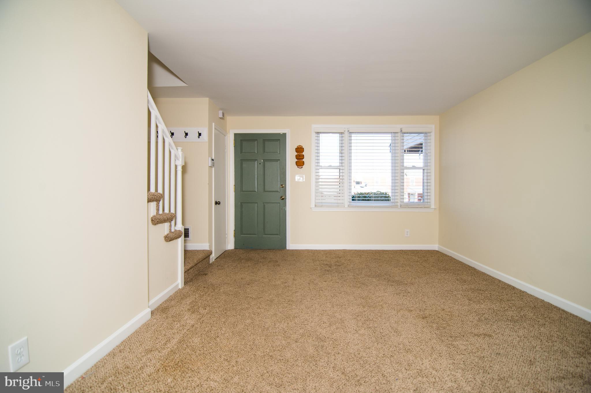 7455 Durwood Road Baltimore, MD 21222 - Photo 7 of 33 Living Room