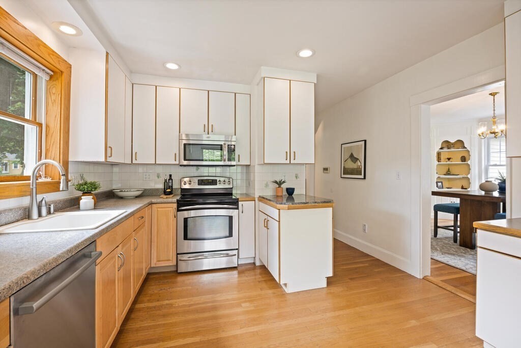 61 Burlington Street Lexington, MA 02420 - Photo 13 of 37