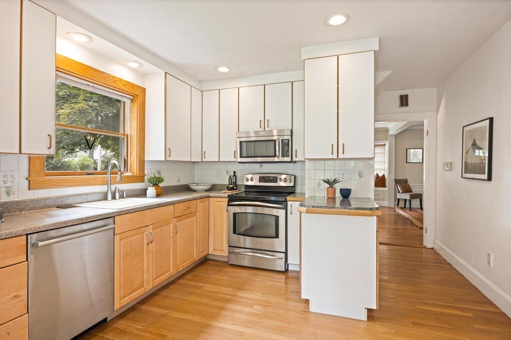 61 Burlington Street Lexington, MA 02420 - Photo 15 of 37