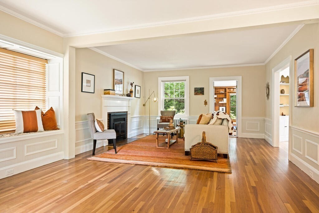 61 Burlington Street Lexington, MA 02420 - Photo 3 of 37