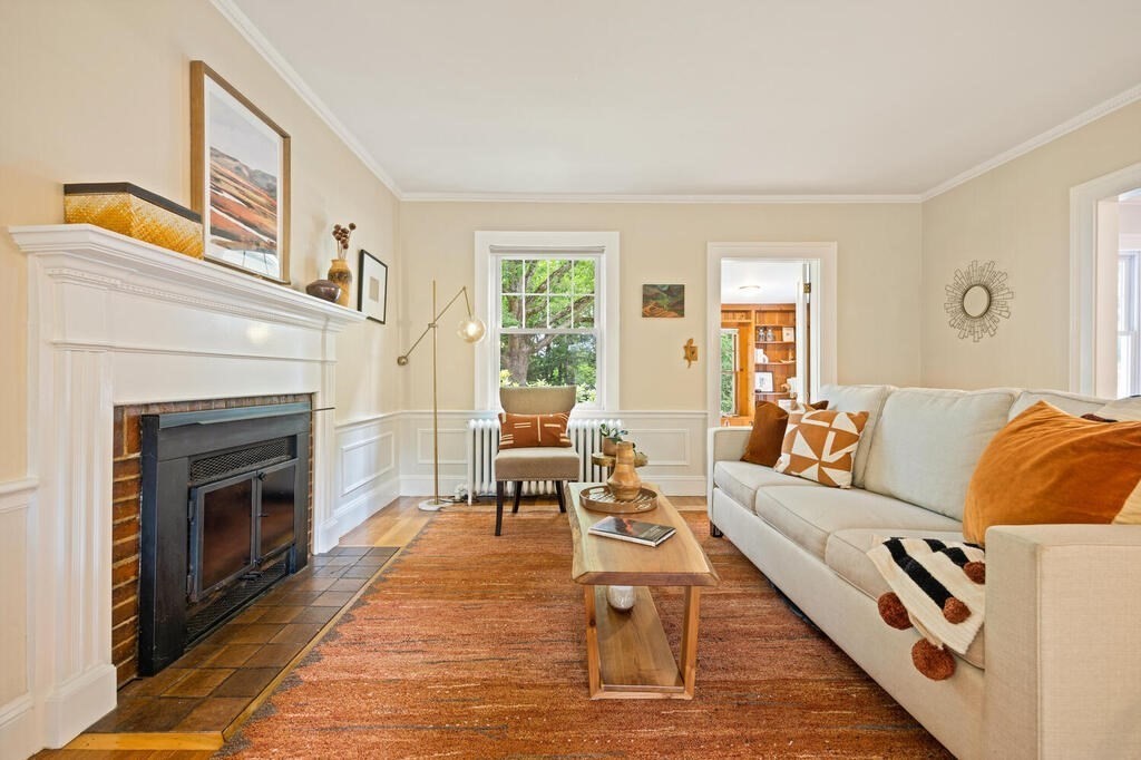 61 Burlington Street Lexington, MA 02420 - Photo 5 of 37