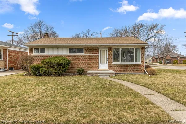$2,240 | 32819 Jefferson Avenue, St. Clair Shores, MI 48082