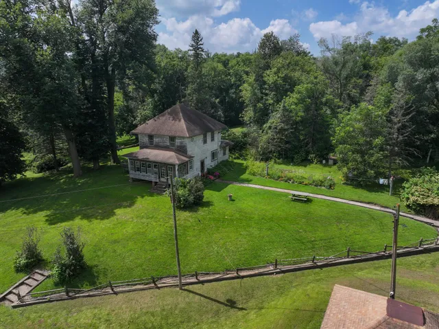 $900,000 | 27466 County 5 Boulevard, Red Wing, MN 55066