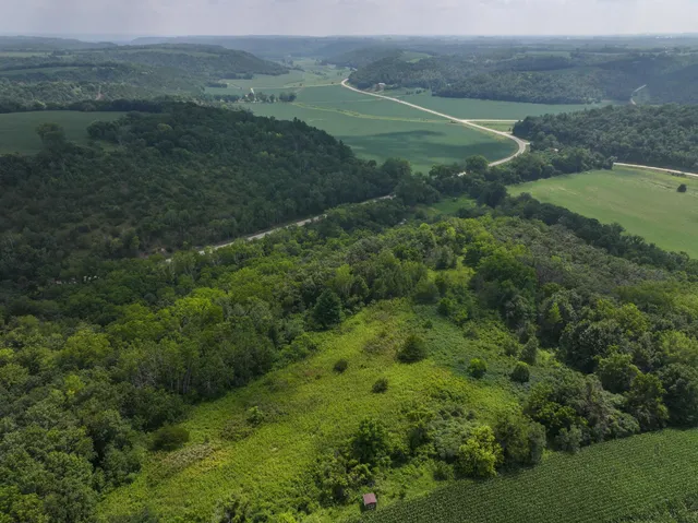 $900,000 | 27466 County 5 Boulevard, Red Wing, MN 55066