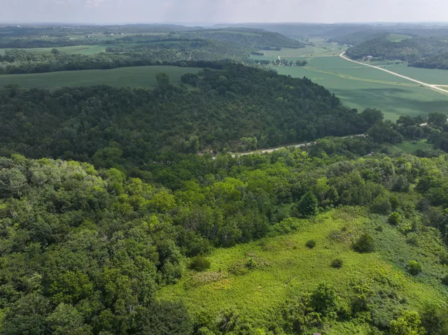 $900,000 | 27466 County 5 Boulevard, Red Wing, MN 55066