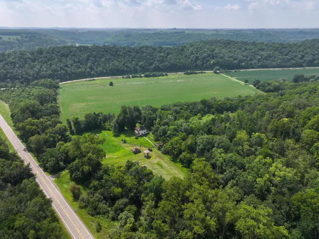 $900,000 | 27466 County 5 Boulevard, Red Wing, MN 55066